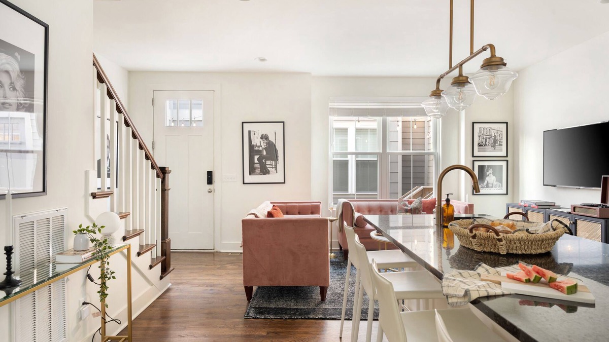 Chestnut Hill Apartment | Hart Suite 12 by AvantStay | Gorgeous Town House w/Modern Amenities!
