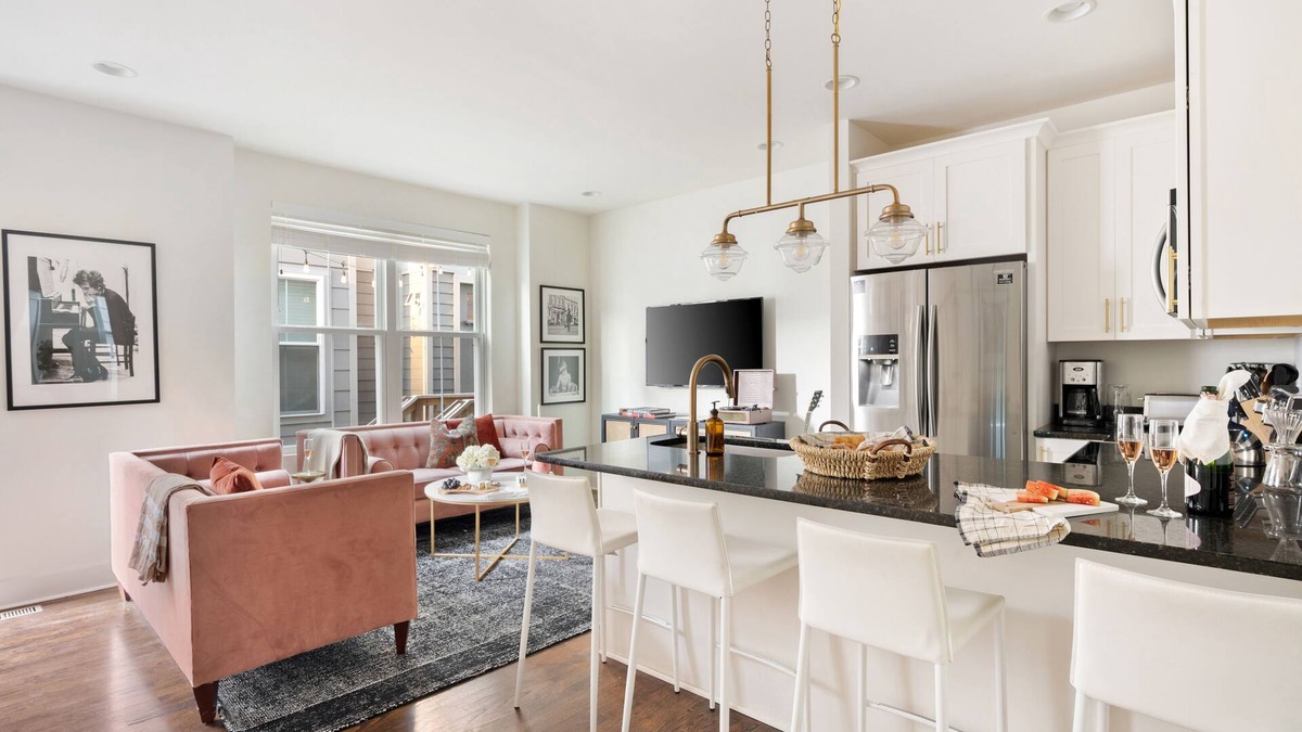 Chestnut Hill House | Hart Suite 13 by AvantStay | Gorgeous Town House w/Modern Amenities!