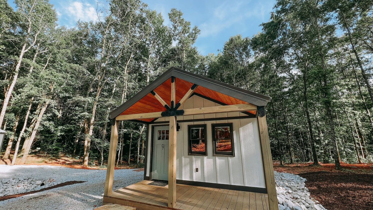 Hartwell RV Rental | Hartwell Cabins and RVs is located in the serenity of the woodlands