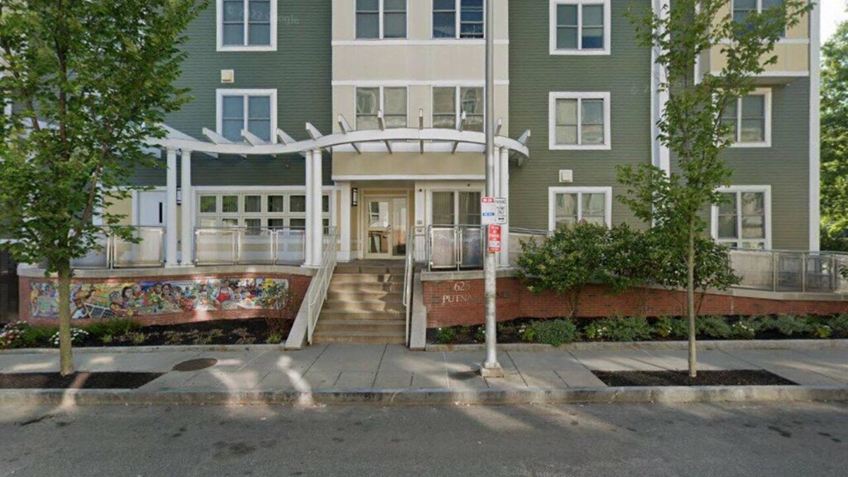 Cambridgeport Apartment | Harvard & MIT at Your Doorstep – 2BR GemnShuttle bus 2 and from airport King Bed
