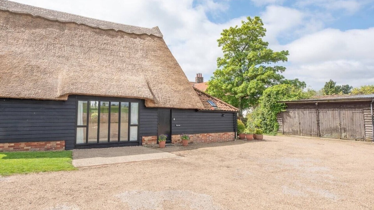 Saxmundham House | Harvest Cottage at Valley Farm Barns, Snape