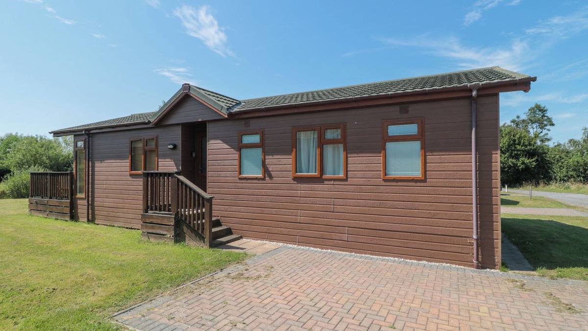 Puxton Cottage | HARVESTER LODGE, family friendly, luxury holiday cottage in Hewish
