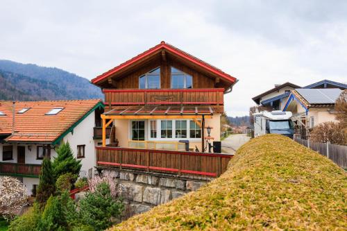 Ruhpolding Apartment | Hasenchalet Ruhpolding, familienfreundlich, Badewanne, Chiemgau-Karte inklusive