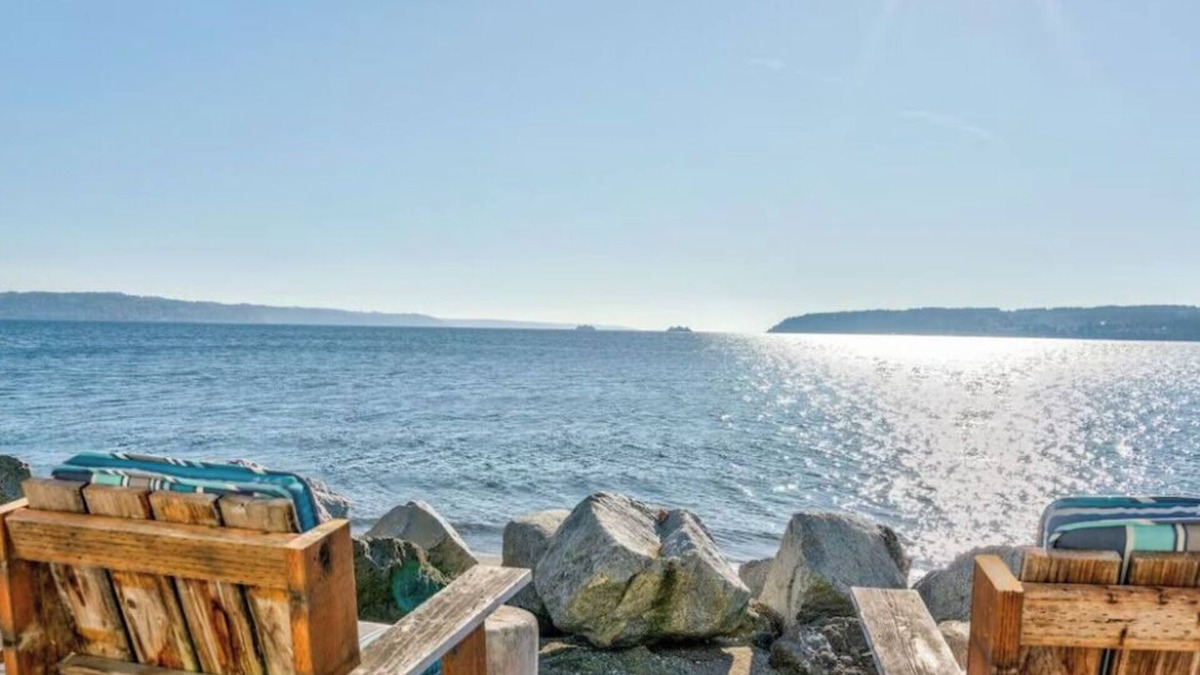 Everett Cottage | Hat Island Cottage by the Sound