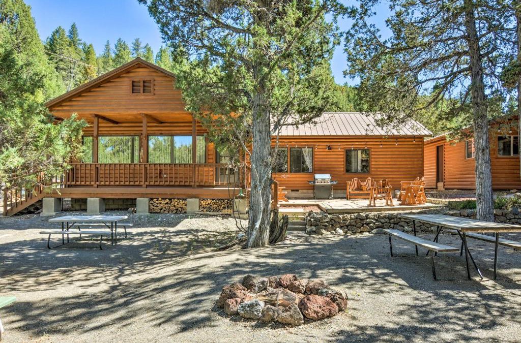 Mammoth Creek House | Hatch Retreat with Deck, Grill and Creek Access!