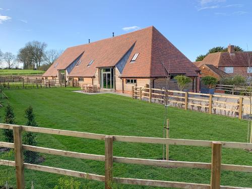 Shefford Woodlands House | Hatchers Barn - Uk42080
