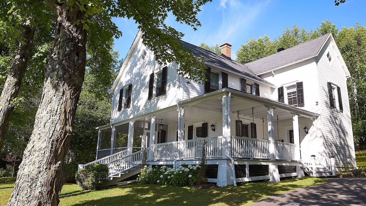 North Hatley House | Hatley House North Lake