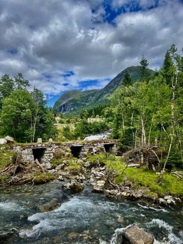 Forde House | Haukedalen mountain panorama river view
