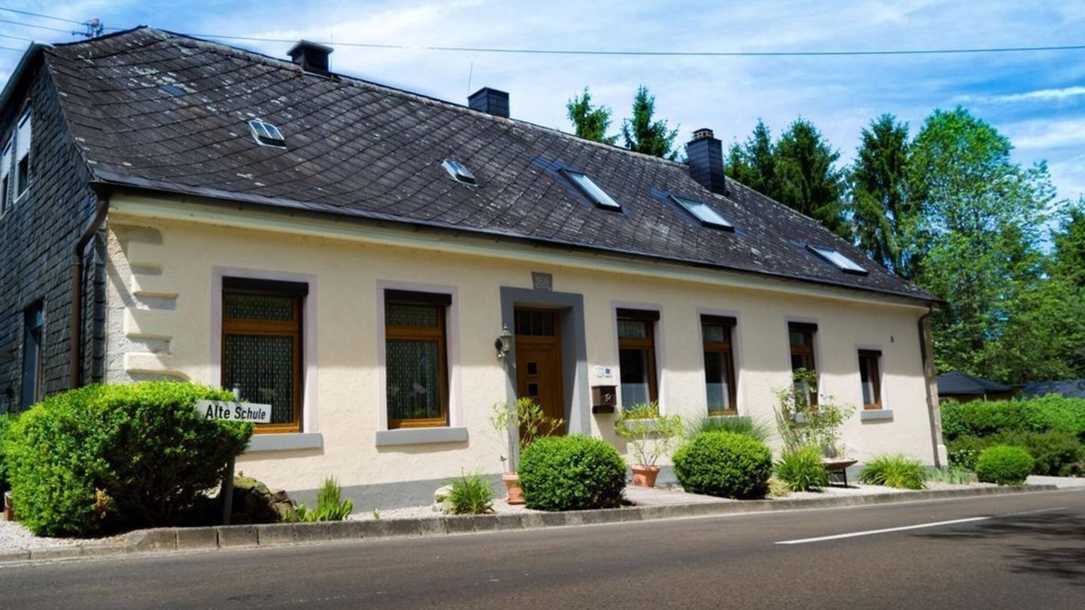 Elchweiler Apartment | Haus Alte Schule - Holiday apartment "Bergkristall"