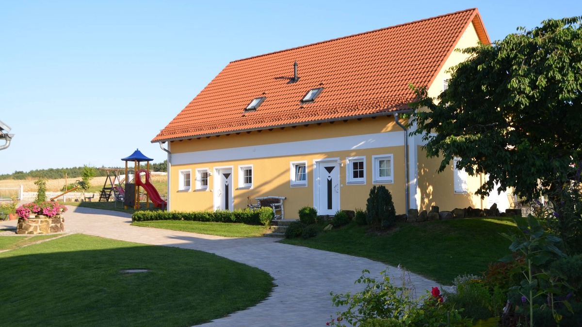 Neunburg vorm Wald Apartment | Haus Anna mit Zwei Schlafzimmern und Terrasse
