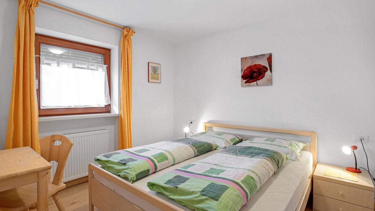 Valdaora di Sopra Apartment | Haus Aue - Apartment 3 with Mountain View & Wi-Fi