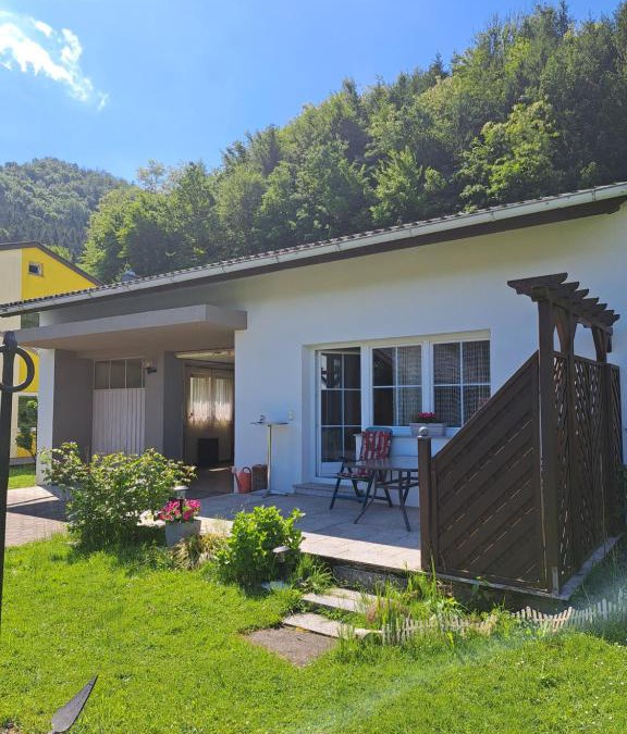 Neustadtl House | Haus beim Wasser im grünen in sehr ruhiger Lage!