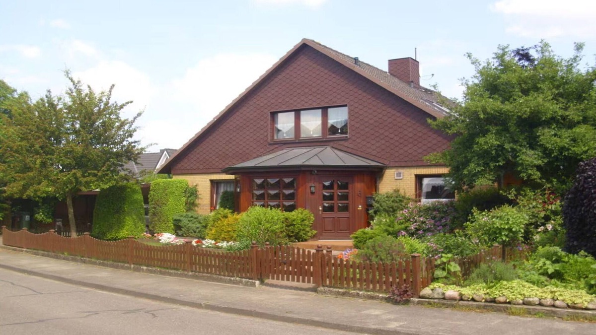 Wankendorf House | "Haus Burck" Modern retreat