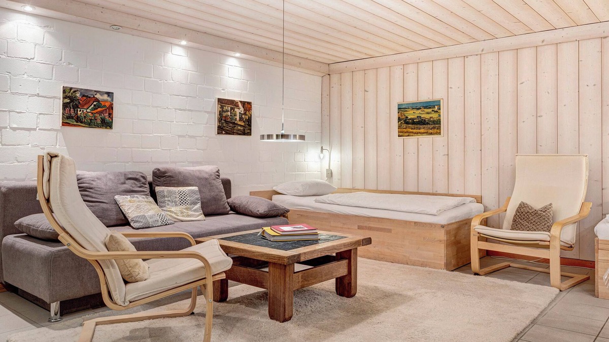 Region Hannover District Apartment | Haus Erna am Deister Apartment with sauna, garden and hut, e-car charging station