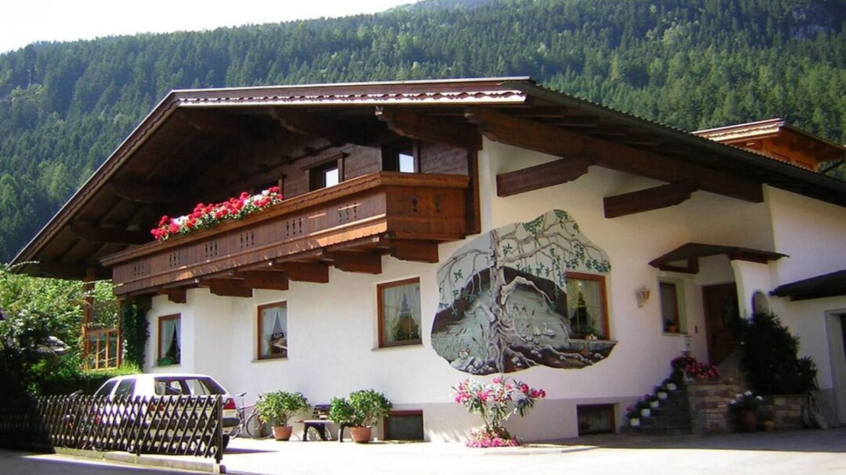 Aschau Im Zillertal Apartment | Haus Guenther, vacation apartment for families, couples or singles.