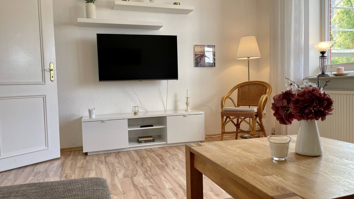 Doese Apartment | Haus Jenina - Directly on the dyke, modern vacation apartment for up to 6 people