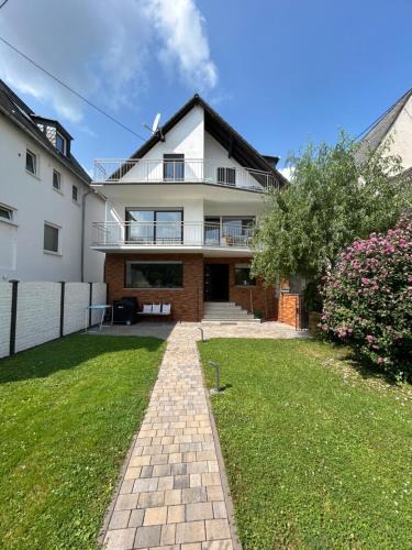 Neuendorf House | Haus Rheinterrasse