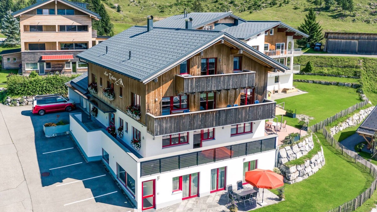 Schroecken Apartment | Haus Rothorn, apartment panorama for 6-7 people with balcony in a sunny location