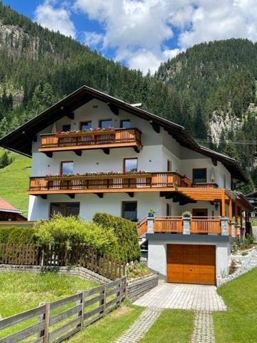 Sankt Jakob in Defereggen Apartment | Haus Troger