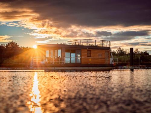 Klitten Boat Rental | Hausboot am See