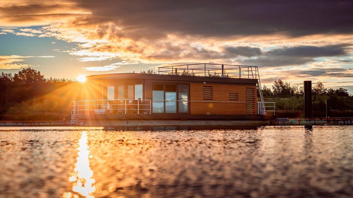 Klitten Boat Rental | Hausboot am See