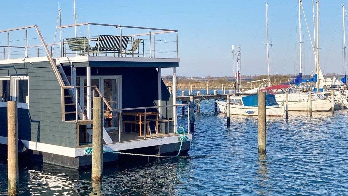 Kragenæs Boat Rental | Hausboot Bruntje für 5pers. mit Großzügiger Dachterrasse in Kragenæs auf Lolland