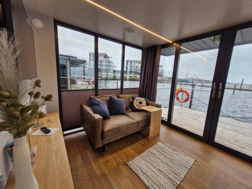 Wendtorf Boat Rental | Hausboot Fjord Cumulus Solarboot mit Biosauna in Wendtorf