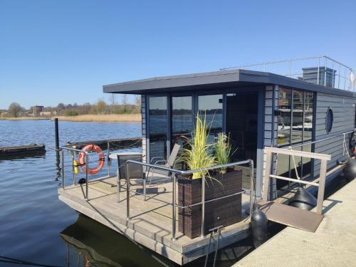 Schleswig Boat Rental | Hausboot Fjord Serina mit Biosauna in Schleswig