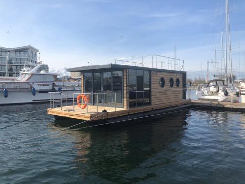 Wendtorf Boat Rental | Hausboot Fjord Stella - Solarboot mit Biosauna in Wendtorf