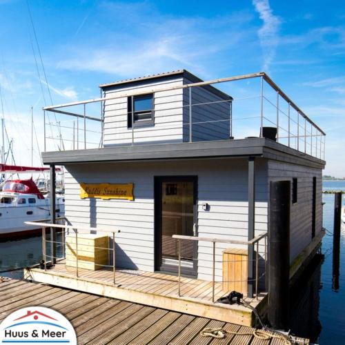 Burgstaaken Boat Rental | Hausboot Kaddi`s Sunshine - Huus & Meer
