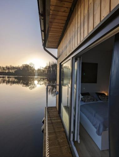 Papenburg Boat Rental | Hausboot Lena