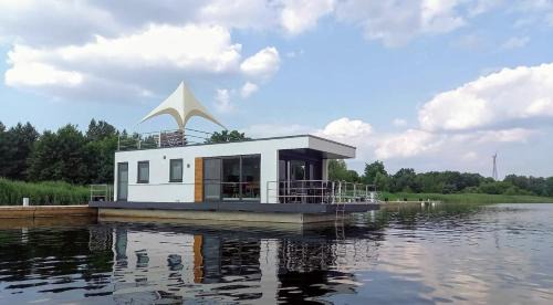 Vetschau/Spreewald Boat Rental | Hausboot Milan - LP9