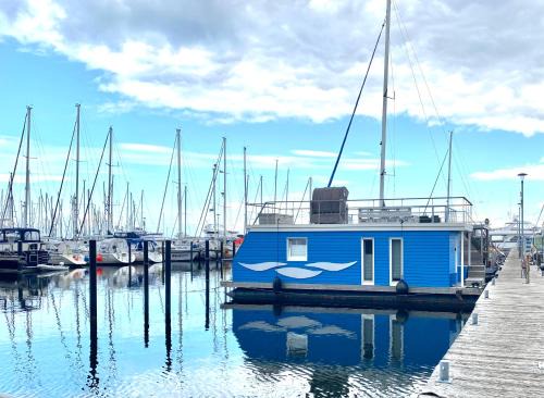 Heiligenhafen Boat Rental | Hausboot Yara am Steg 1D