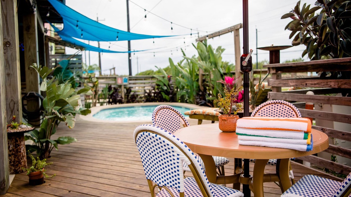 Port Aransas House | Havana Daydreamin'-Private Heated Pool,Tiki bar, Shuffleboard,close to beach