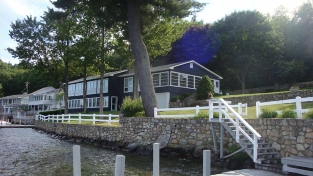 Alton Bay House | Have an Unforgettable Lake Experience!