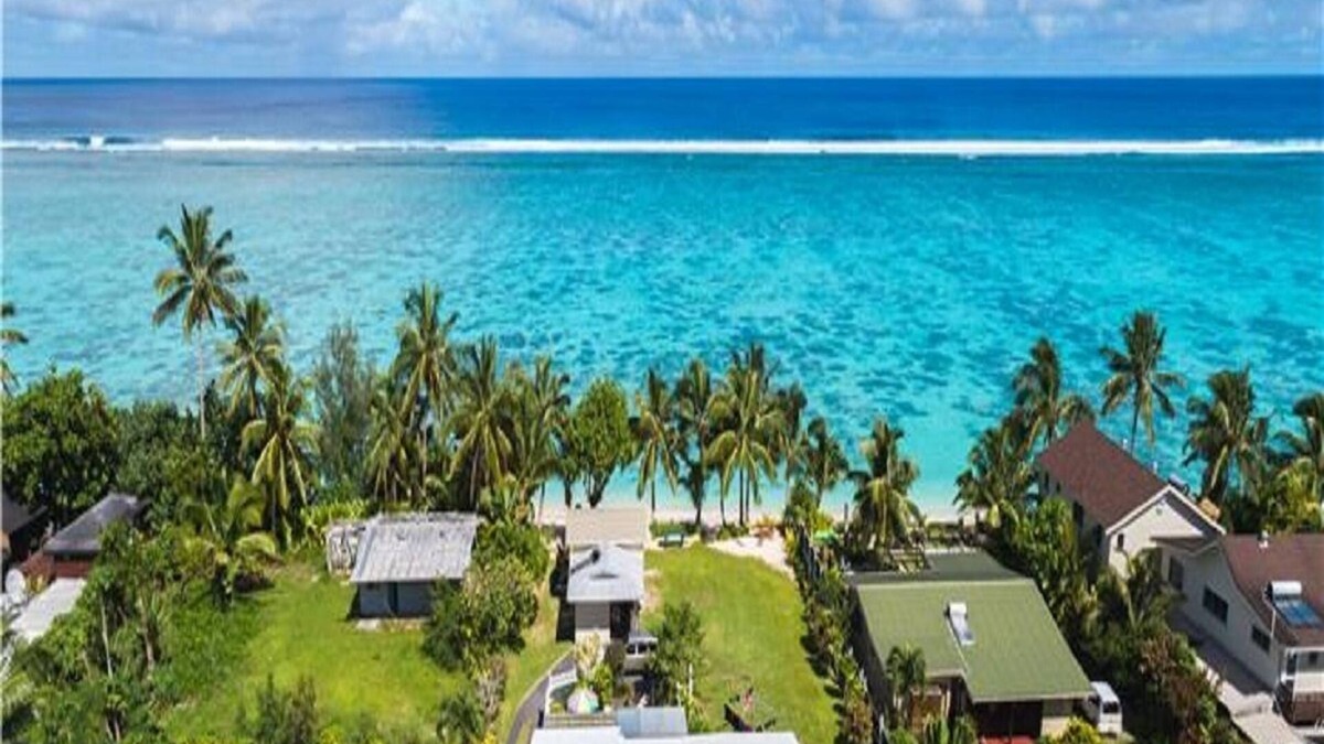 Tapere of Vaimaanga Cottage | Have direct access to your own beachfront.