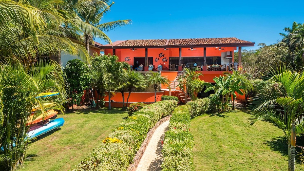 Potrero House | Have Fun in this Huge Beachfront Home with Infinity Pool at Potrero