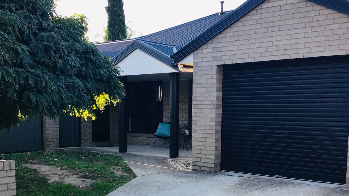 East Albury Apartment | “Haven” East Albury. Pet friendly! Close to Hospital, Free Wifi & Netflix!