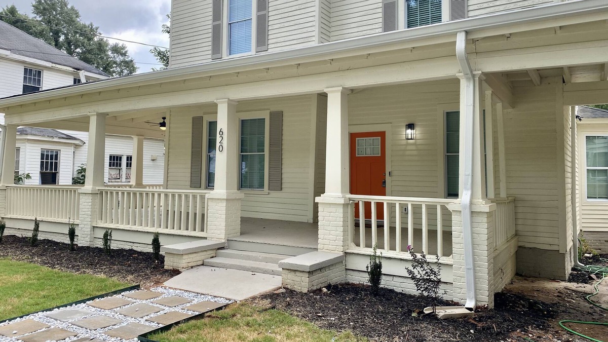 Griffin House | Haven Getaway with fenced backyard