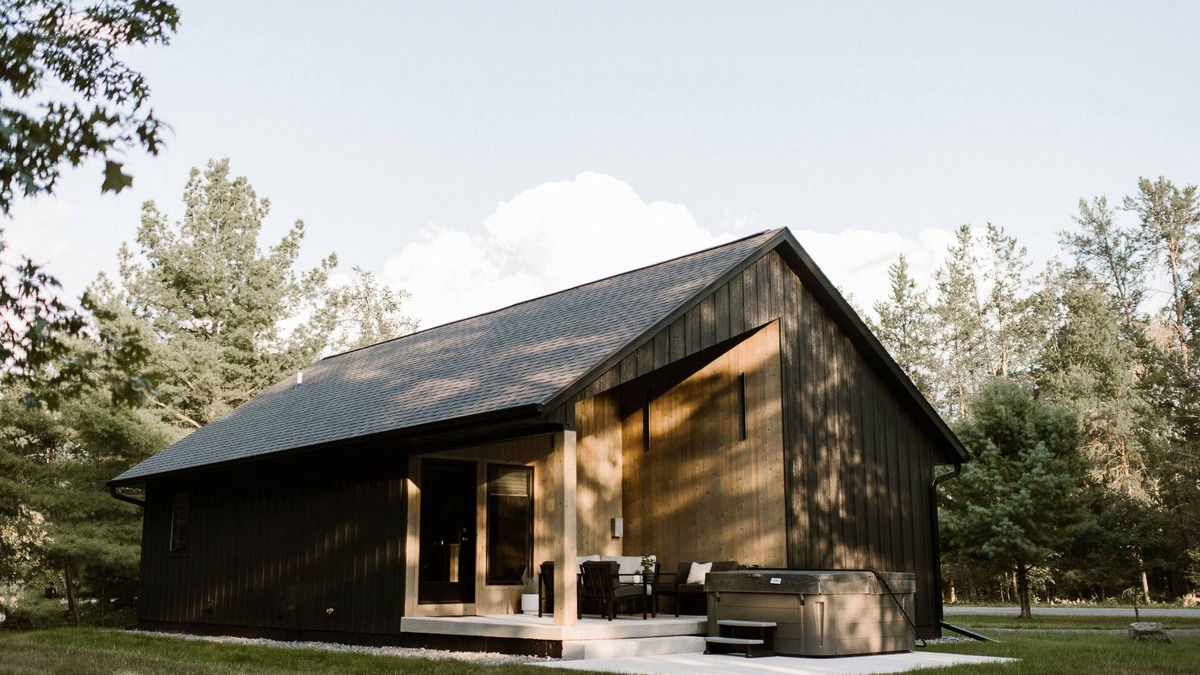 New Lisbon House | Haven+Hyde: Charming 2-bd, 1 bath w/HOT TUB in Castle Rock Lake, WI