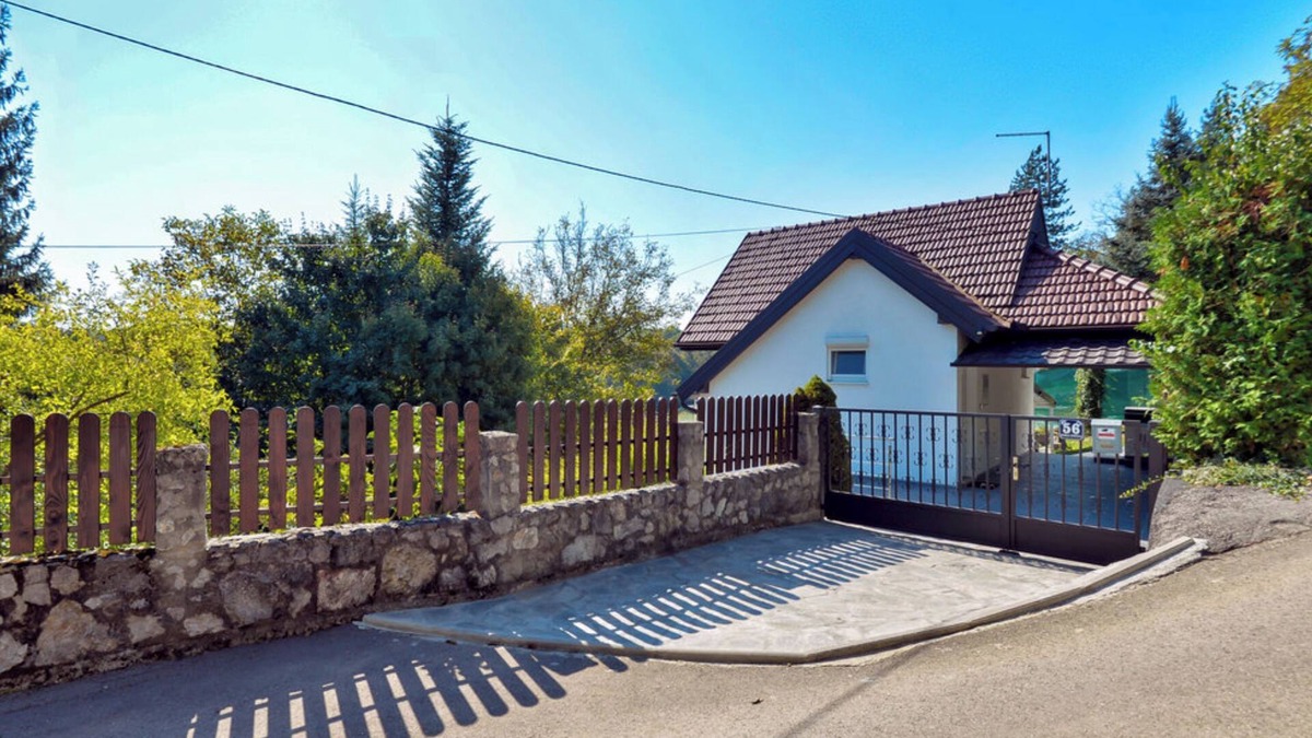 Duga Resa House | Haven Near The River, Donji Zvečaj, Croatia