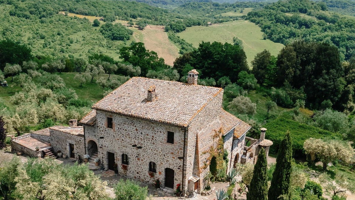 Tolfa Villa | Haven of peace and relaxation, surrounded by greenery, with swimming pool, just a stone's throw from Rome.