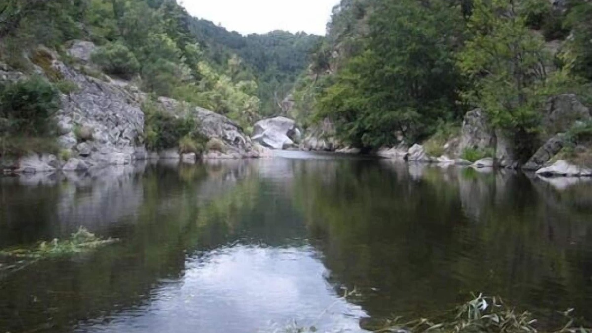 Duniere-sur-Eyrieux House | haven of peace by the river