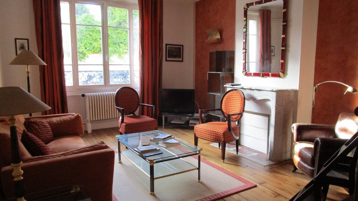 Notre-Dame Apartment | Haven of peace in the center of Versailles