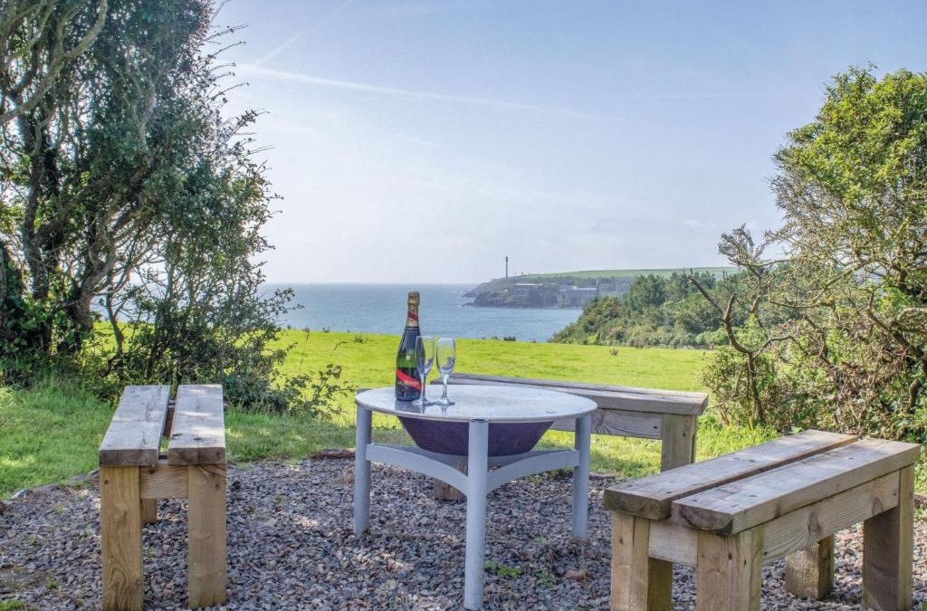 St Ishmaels Apartment | Haven View - 1 Bedroom Shepherds Hut - St Ishmaels