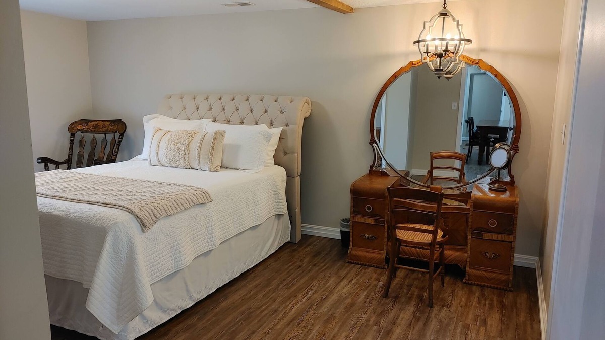Alto Pass Apartment | Havisham Bourbon Bar - Suite 18 - private, spacious, wine trail apartment