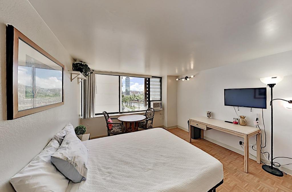McCully - Moiliili Apartment | Hawaiian Monarch 801 condo