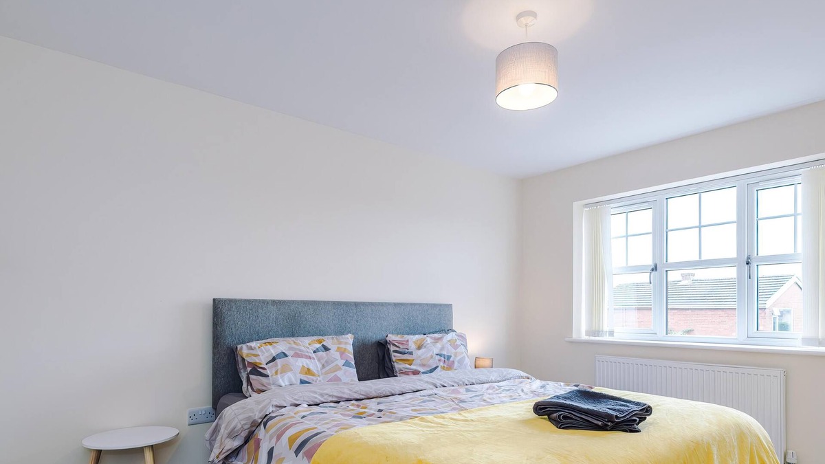Ewloe House | Hawarden Very Spacious/Detached/5 bed Driveway