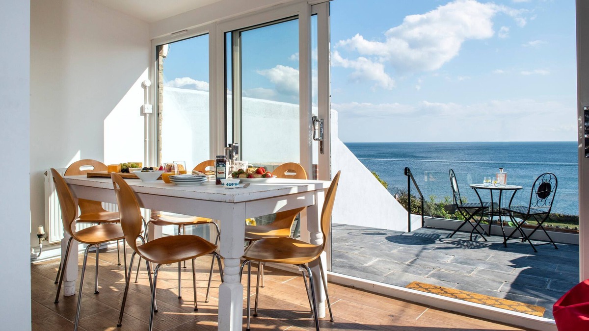 Portwrinkle Cottage | Hawkins - A Coastal Cottage with Hot Tub & Stunning Views