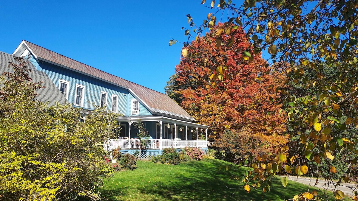 Baltimore Apartment | Hawks Mountain Farm, full apartment on a working farm.